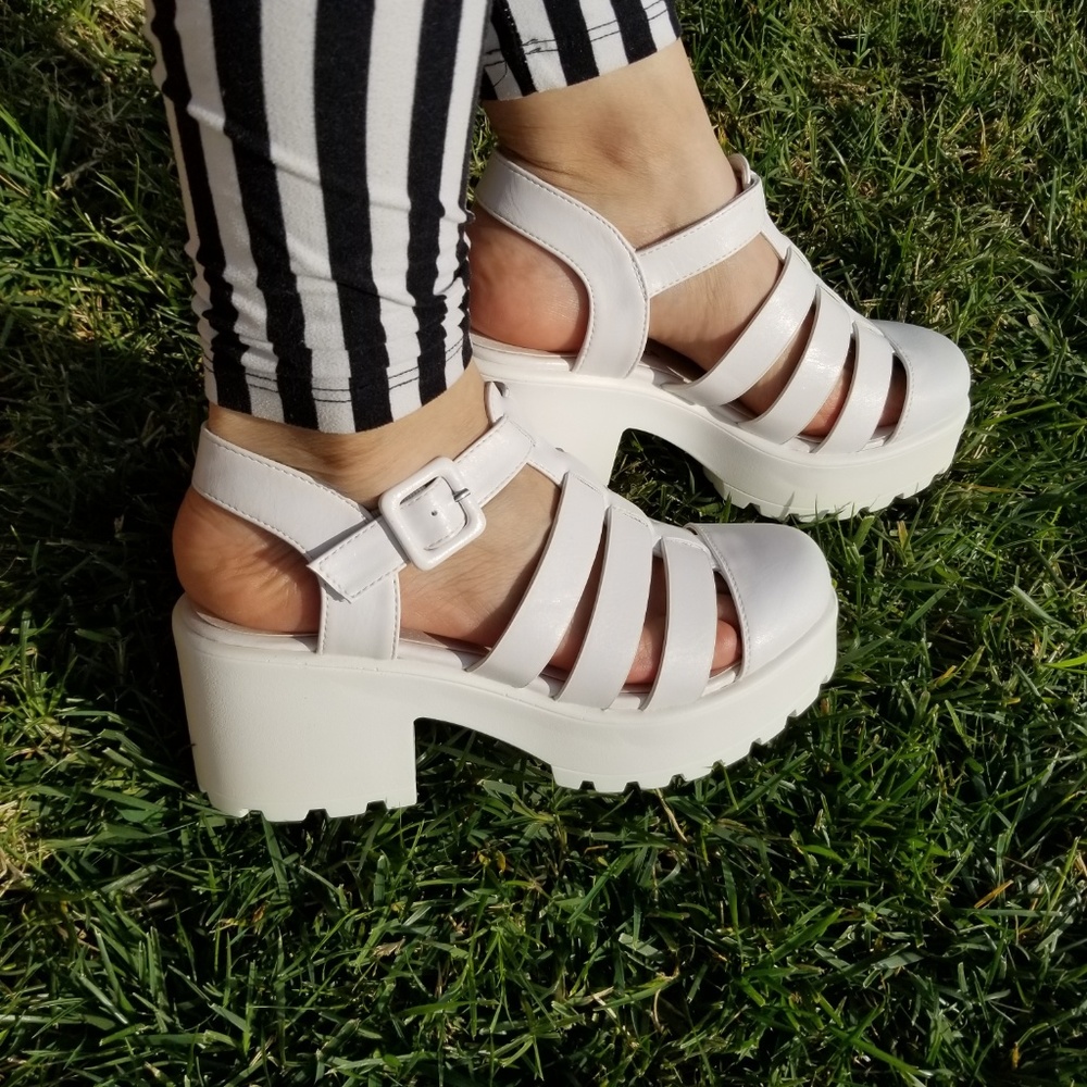 Close Toe White 90's Grunge Look Chunky Shoes - Picture 2 of 8